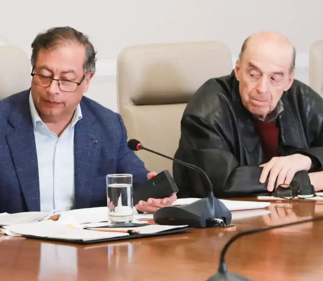 La carta de ocho páginas, radicada en Presidencia el 5 de mayo, está plagada de referencias grandilocuentes a las que Leyva acude, pero hay dos grandes claves para entender el documento. Foto: Presidencia