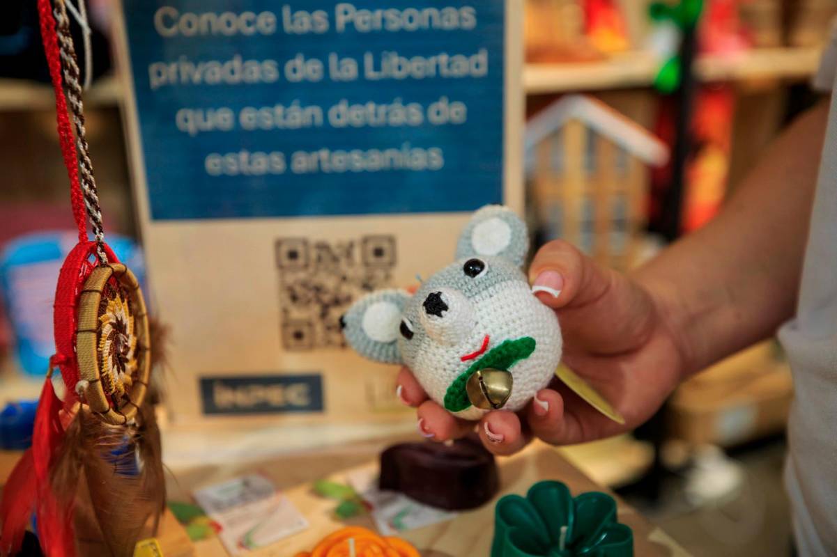 Con estas estrategias se busca que los internos potencien habilidades, destrezas y competencias laborales, técnicas y creativas para que se preparen ante los desafíos del mercado laboral y se pueda facilitar su reintegración social cuando recuperen la libertad. FOTO Camilo Suárez