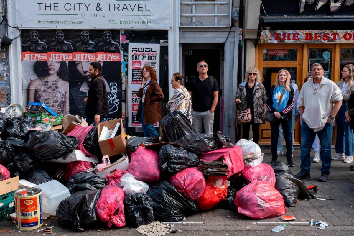 Toneladas de basuras se han acumulado en las calles de esta ciudad ubicada el este de Londres en el Reino Unido. Foto: Getty