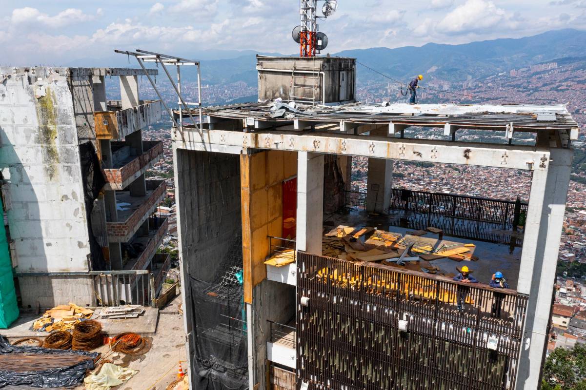 Los trabajos de reconstrucción, que comenzaron en enero de este año. Foto: Manuel Saldarriaga Quintero.