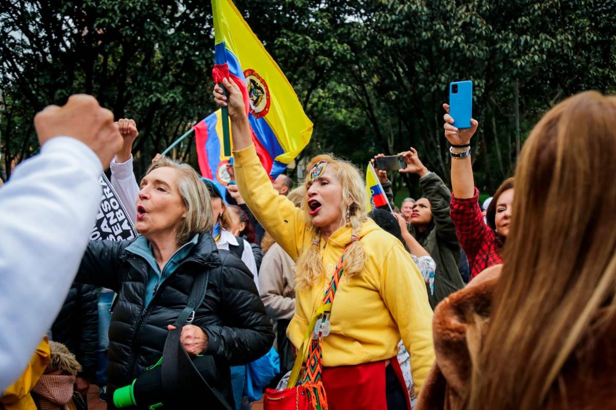 En Bogotá, los opositores del Gobierno de Gustavo Petro también se hicieron sentir y evidenciaron sus inconformidades por algunas decisiones del mandatario. Foto: Colprensa