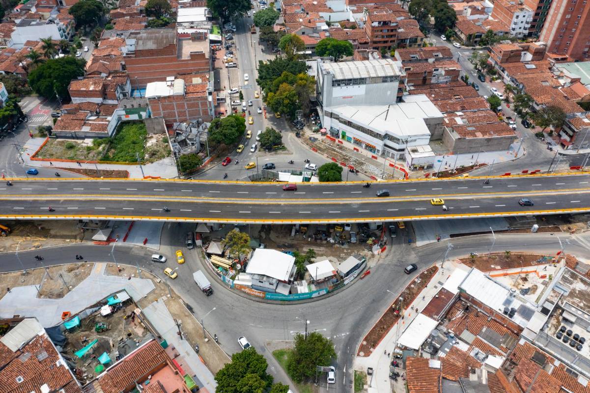 Según la Empresa de Desarrollo Urbano (EDU), queda pendiente, además de la iluminación, las obras de urbanismo que se deben hacer en los alrededores. Foto: Manuel Saldarriaga Quintero.