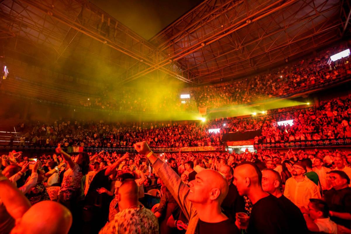 El público asistente al centro de eventos La Macarena disfrutó del evento que comenzó a las 7:00 p.m y se extendió hasta las 3:00 a.m. Foto: Carlos Velásquez