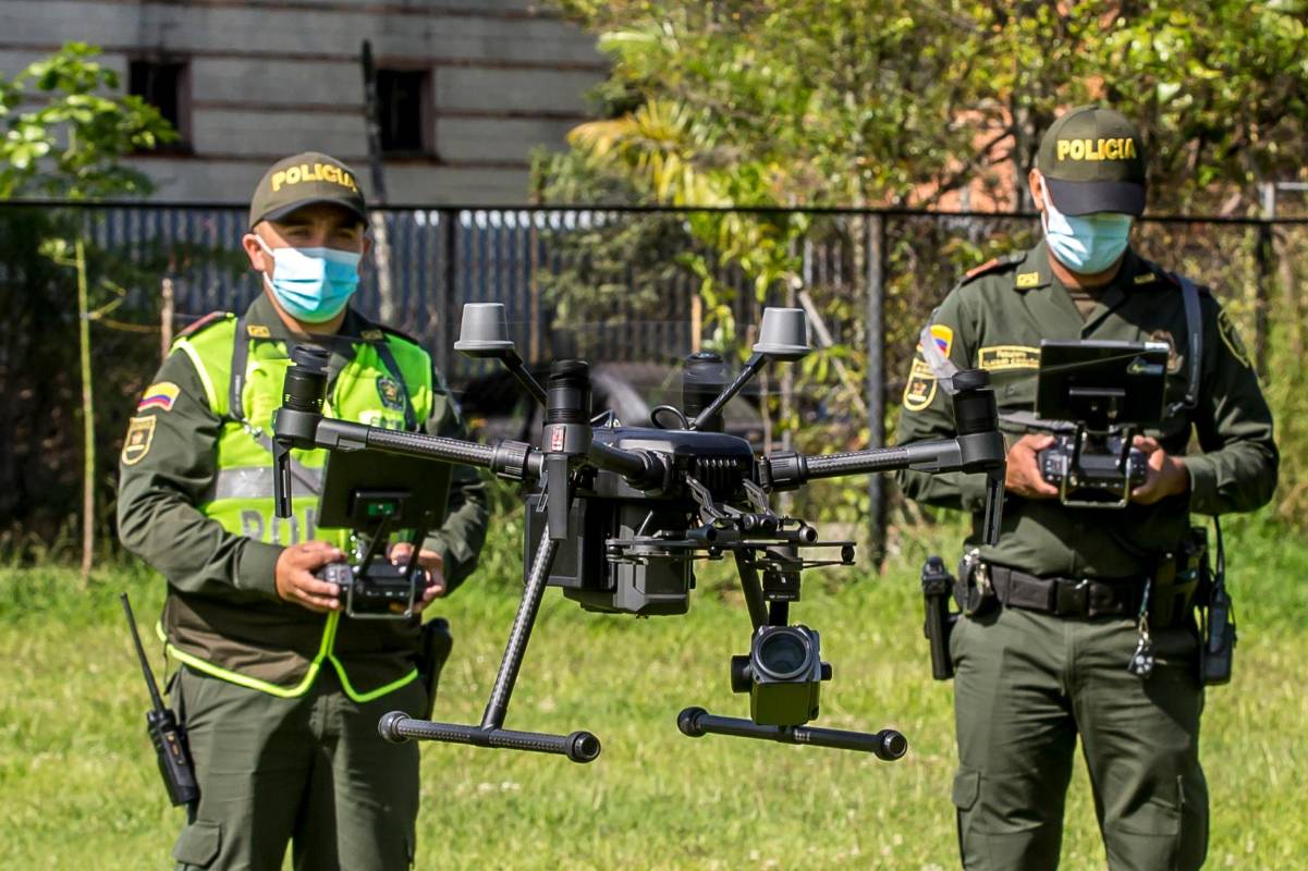 La prueba piloto inició en julio tras firmarse un contrato por seis meses, que terminó el pasado 30 de diciembre, con un valor de $414 millones que incluía el uso ilimitado de los drones y la capacitación de diez uniformados de la estación de Policía para usarlos de manera acertada. Foto Juan Antonio Sánchez Ocampo