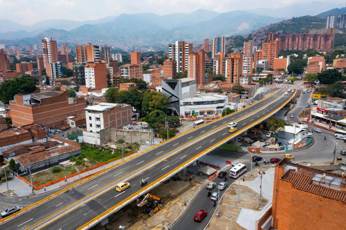 Inversión, en este puente, es superior a los 45.000 millones de pesos. Foto: Manuel Saldarriaga Quintero.