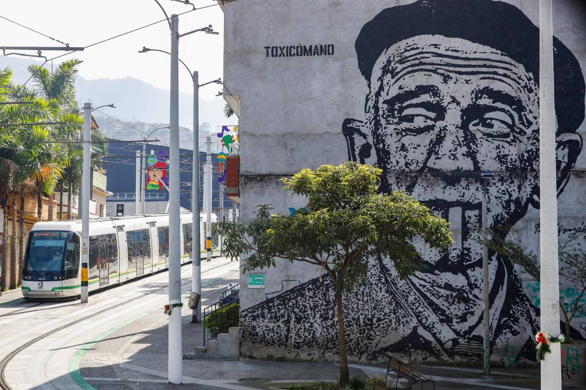 Subirse al metro y dejarse sorprender por las obras de artes plasmadas en las paredes del sistema. FOTO: Manuel Saldarriaga