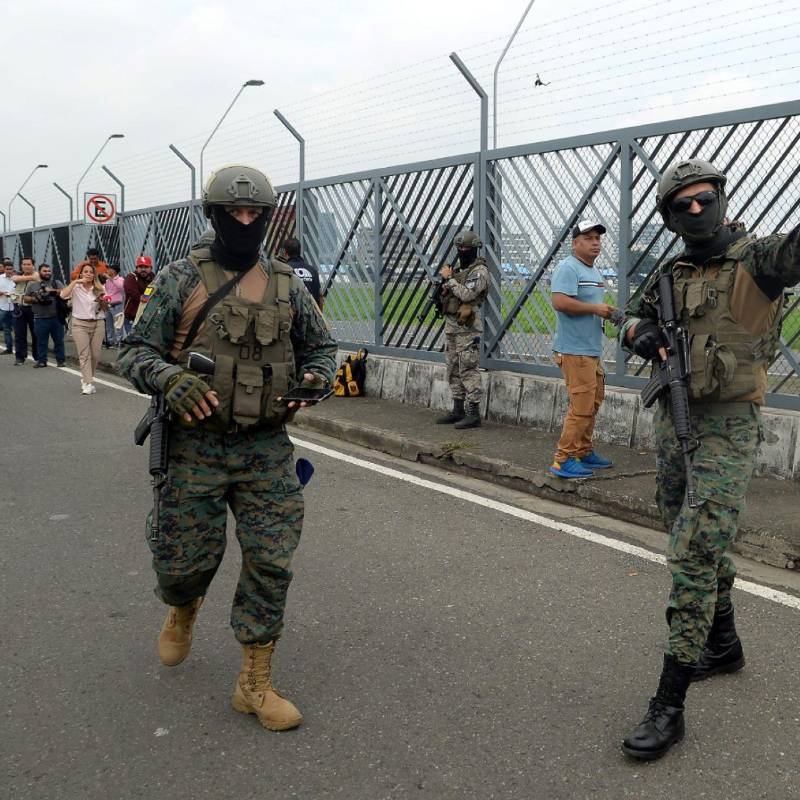 Gracias a la declaración de Daniel Noboa de conflicto armado en Ecuador, las fuerzas militares pueden ocupar las calles del vecino país. Foto: Getty Images