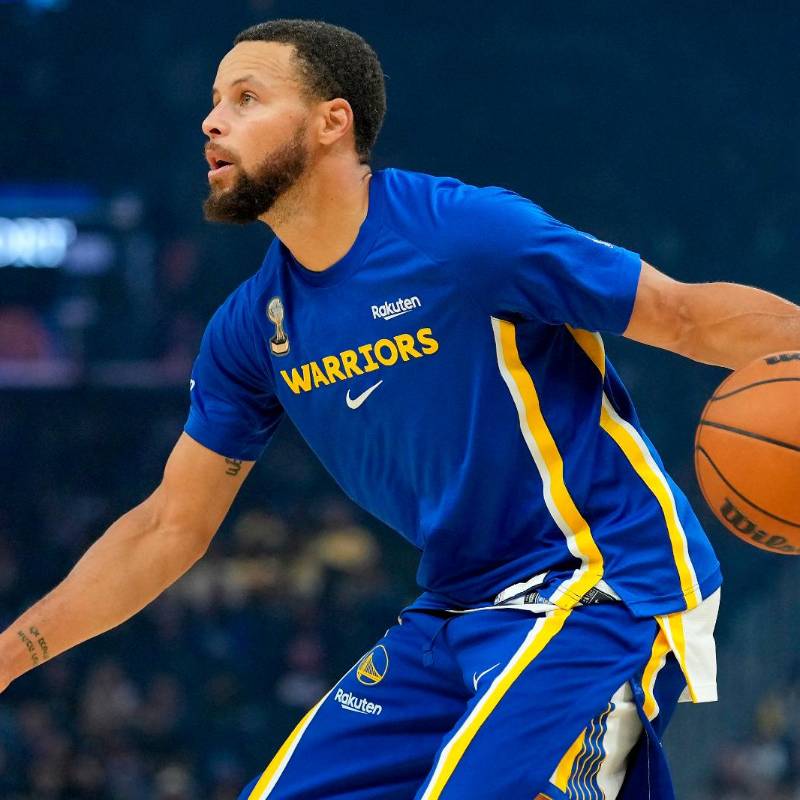 Stephen Curry realiza truco viral y rompe récord de anotaciones luego de cumplir los 30 años. Foto: GETTY. 