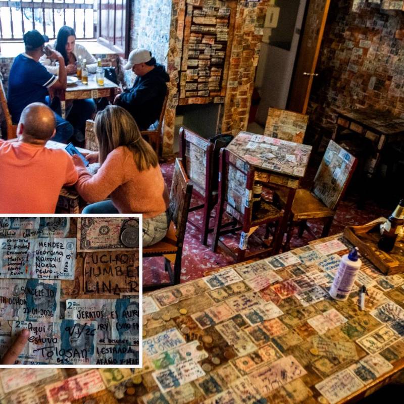 Adelante, uno de los billetes dejados por los comensales. Atrás, estampa del negocio. FOTOS: Julio Herrera.