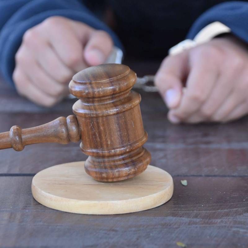 El proyecto busca cambiar la forma como se juzga a menores entre 14 a 17 años en delitos como homicidio, hurto calificado, terrorismo y delitos sexuales. Foto: Getty