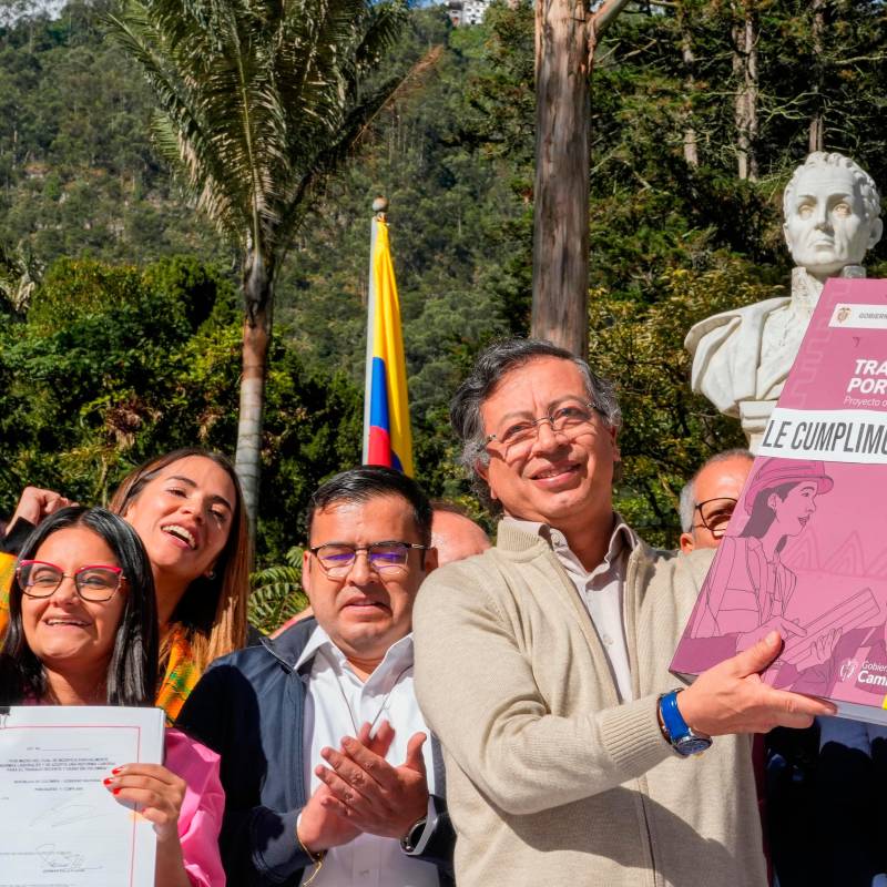 El pasado 16 de julio 16 de 2024, el presidente, Gustavo Petro Urrego, sancionó el proyecto de la reforma pensional en la Plaza de Bolívar. FOTO: Presidencia