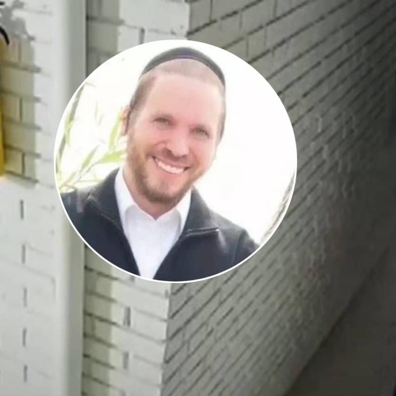 Las imágenes del rabino extranjero Nuchem Yisrael Eber saliendo de un apartamento en Bogotá. FOTOS: Cortesía- captura de video 