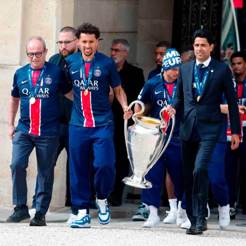 El grupo de jugadores y el cuerpo técnico llegó a París para seguir la celebración con sus aficionados. FOTOS GETTY 