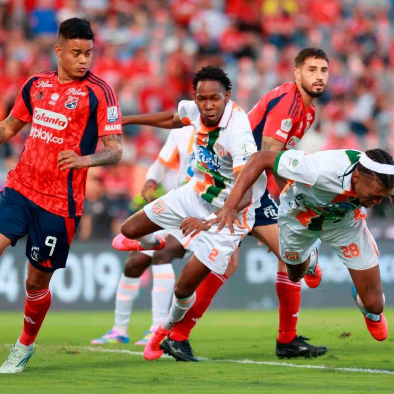 Medellín se mide a Envigado en el Atanasio Girardot por la tercera fecha de la Liga Betplay-2. . FOTO: Manuel Saldarriaga