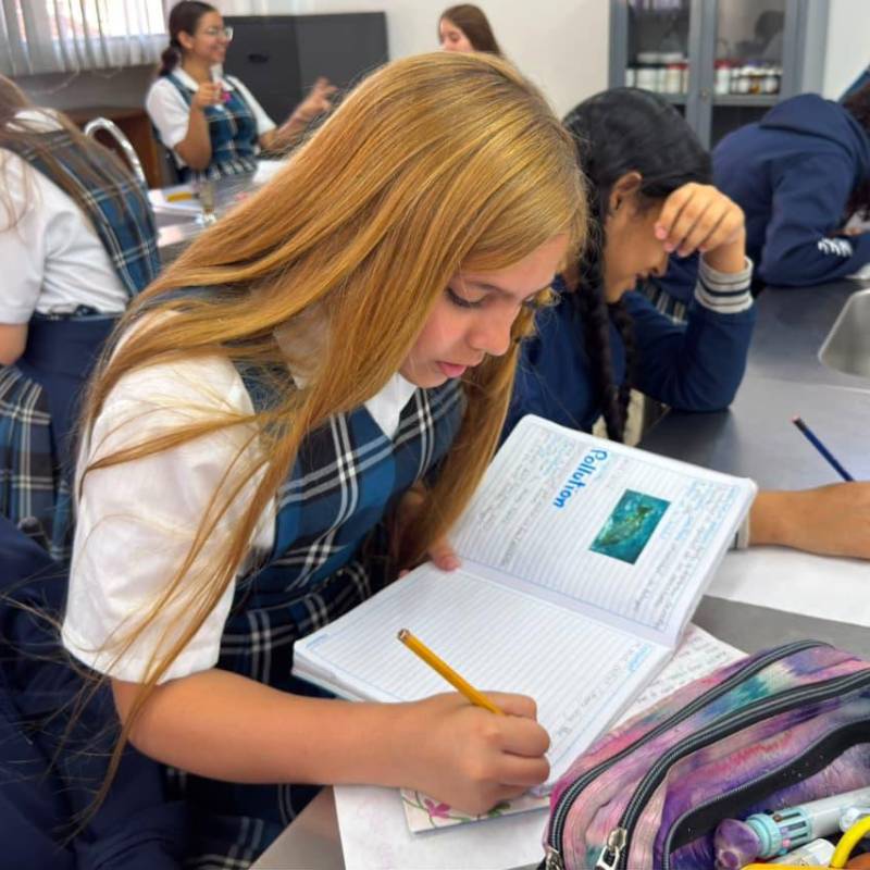 Más de 12.000 estudiantes y 1.100 docentes de Medellín perfeccionan su inglés con Distrito Bilingüe. FOTO: Alcaldía de Medellín 