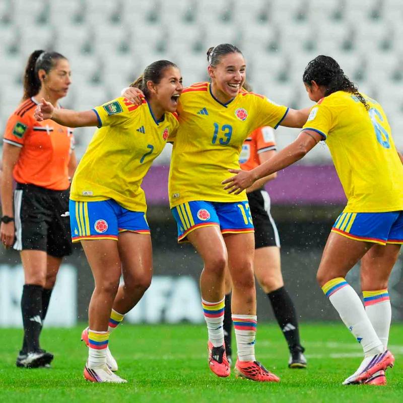 Colombia celebra la clasificación a la semifinal del Mundial de Polonia, tras vencer 1-0 a Nigeria, con tanto de Valerín Loboa. FOTO GETTY 