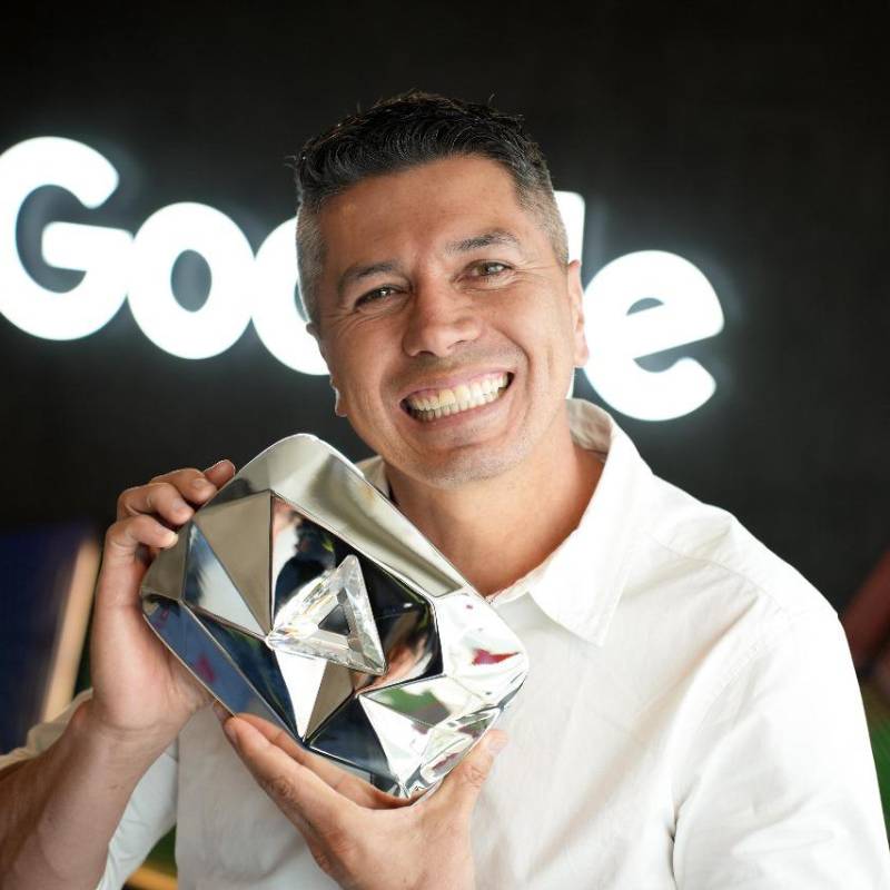 “De joven, nunca pensé ni siquiera en estudiar”. Conozca la vida de Profe Alex, el primer EduTuber con 10 millones de suscriptores. FOTO cortesía Google
