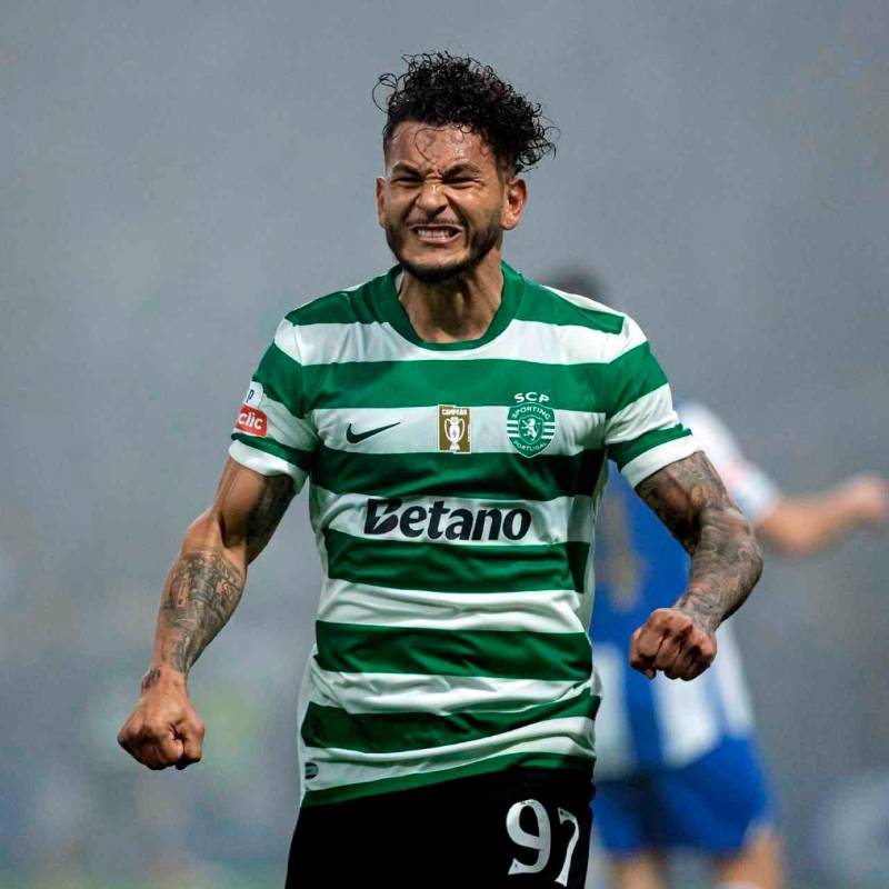 Luis Javier Suárez celebra su tanto, número 20 en la temporada con el Sporting de Lisboa, en la victoria como visitante 0-3 ante Moreirense. FOTO GETTY