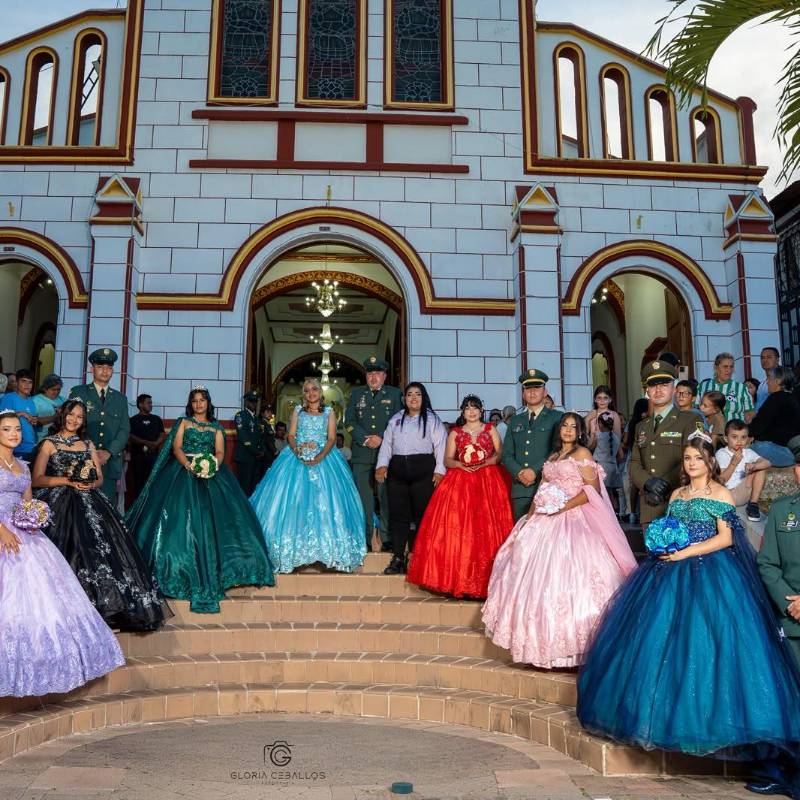Siete jóvenes campesinas de San Luis, Antioquia, vivieron una fiesta de quinceaños apoyada por comerciantes de todo el pueblo. Foto: Gloria Ceballos, de Las Poderosas.