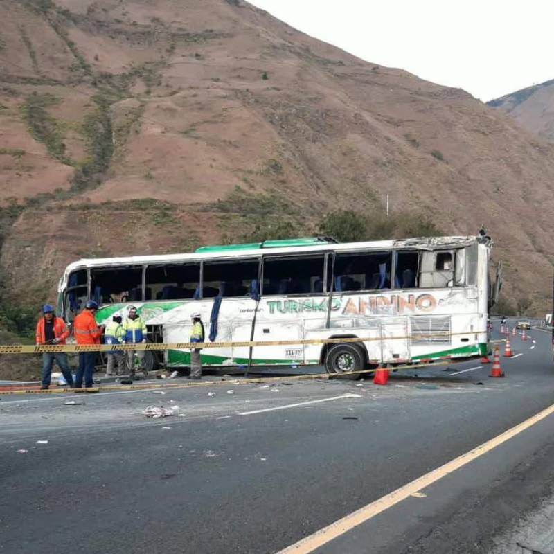 Accidente en la vía Panamericana deja cuatro muertos, entre ellos dos menores de edad. FOTO: Tomada de las redes sociales - Cuerpo de Bomberos de Ipiales