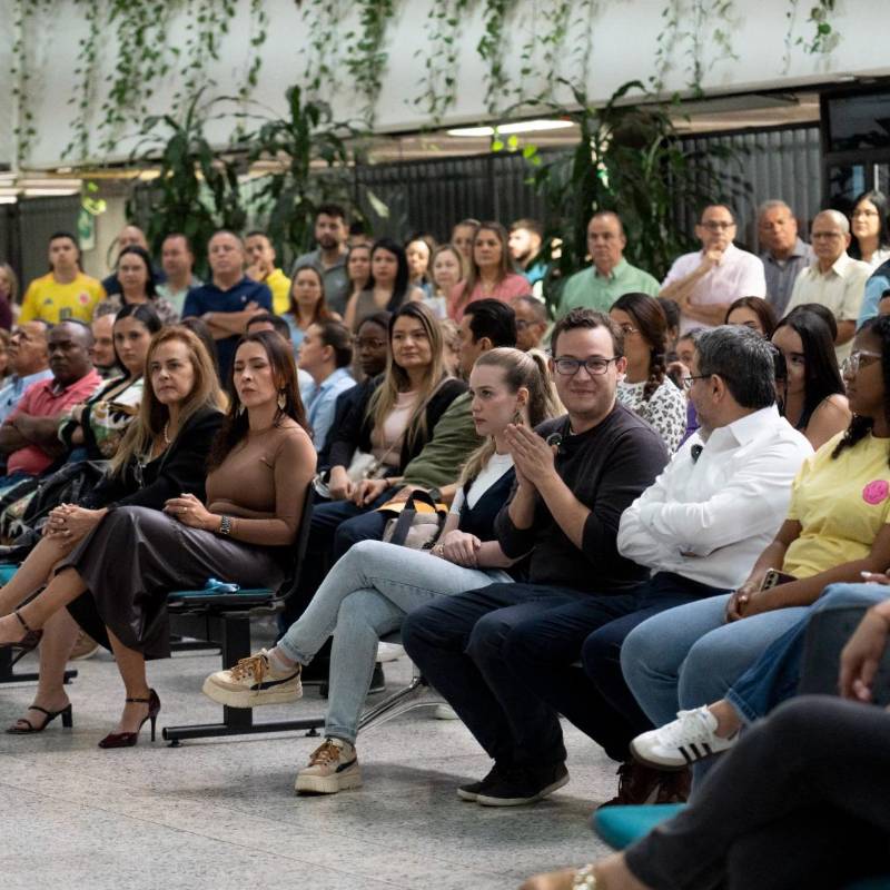 Presentación musical en la oficina de pagos de impuestos de la Alcaldía. FOTO: CORTESÍA ALCALDÍA DE MEDELLÍN