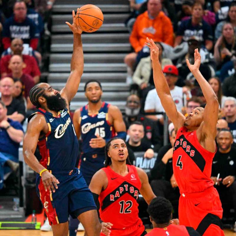 James Harden de Cleveland Cavaliers en acción, marcó 22 puntos en el duelo ante Toronto Raptors. FOTO GETTY 