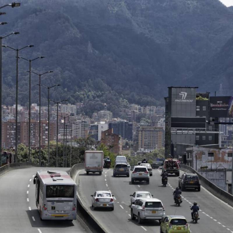 ¿Quién es el dueño del vehículo con placa AAA000 y por qué tiene tantas infracciones de tránsito? FOTO: Colprensa 