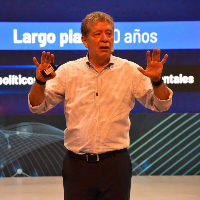 El presidente de la Andi, Bruce Mac Master, durante la apertura del foro de Salud del gremio de los empresarios. FOTO CORTESÍA