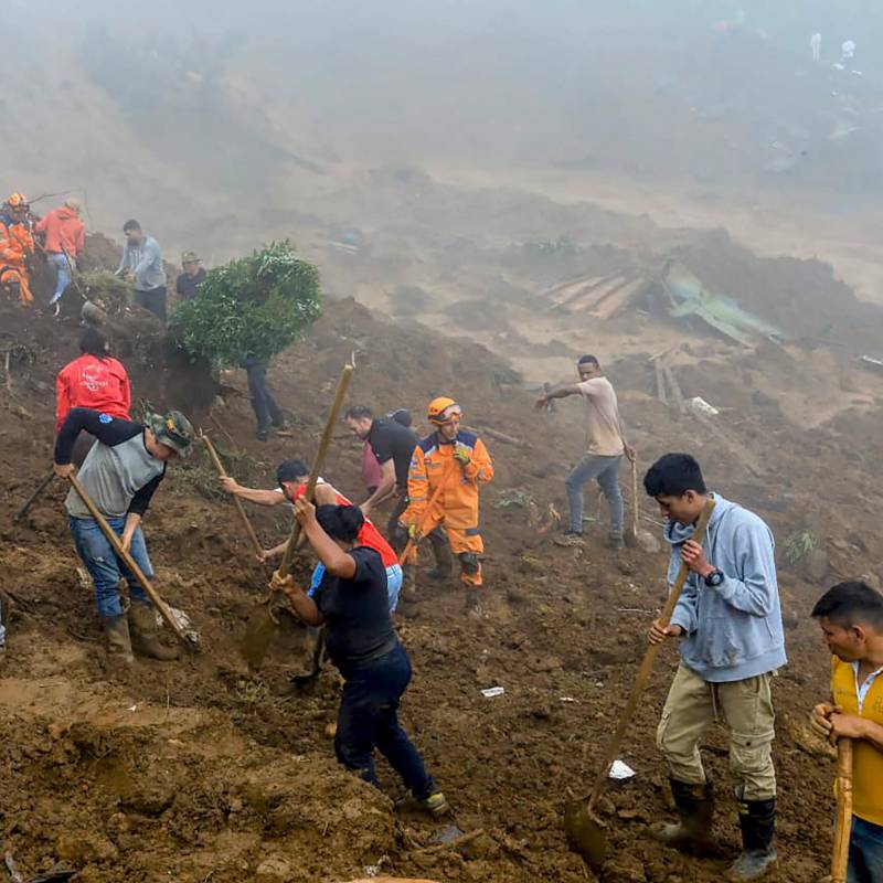 Deslizamiento de tierra en la vereda Granizal del municipio de Bello que dejó afectados sectores como El PInar y Altos de Oriente. FOTO: Esneyder Gutiérrez Cardona