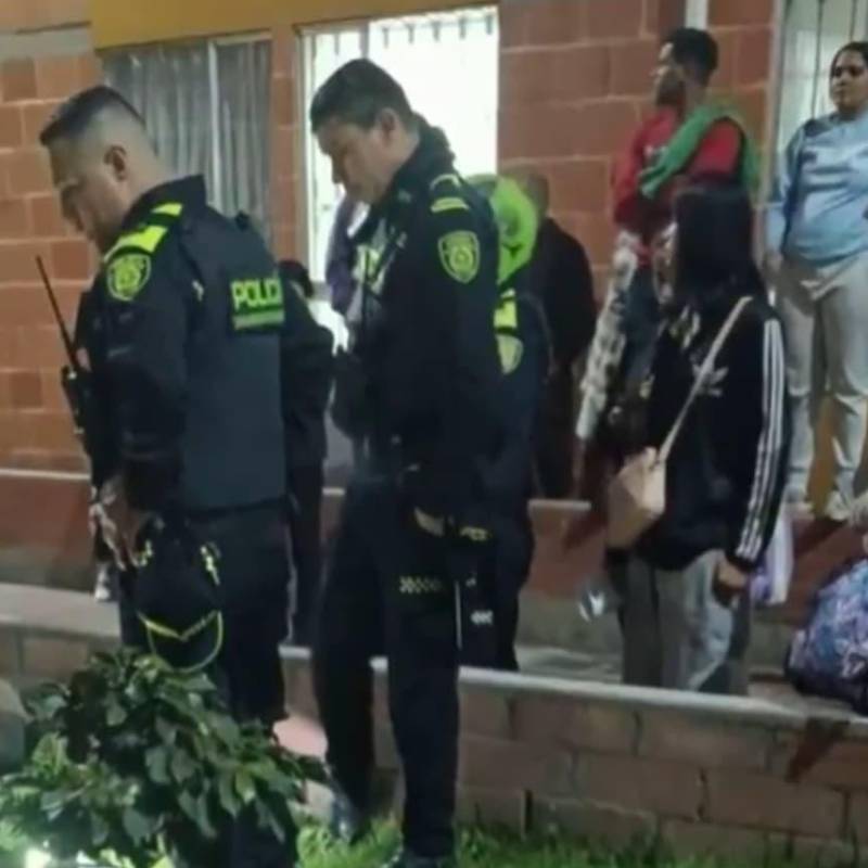 Un accidente se produjo en una vivienda de Bosa, en Bogotá, cuando un niño de 6 años cayó desde un tercer piso. FOTO: Captura de video 