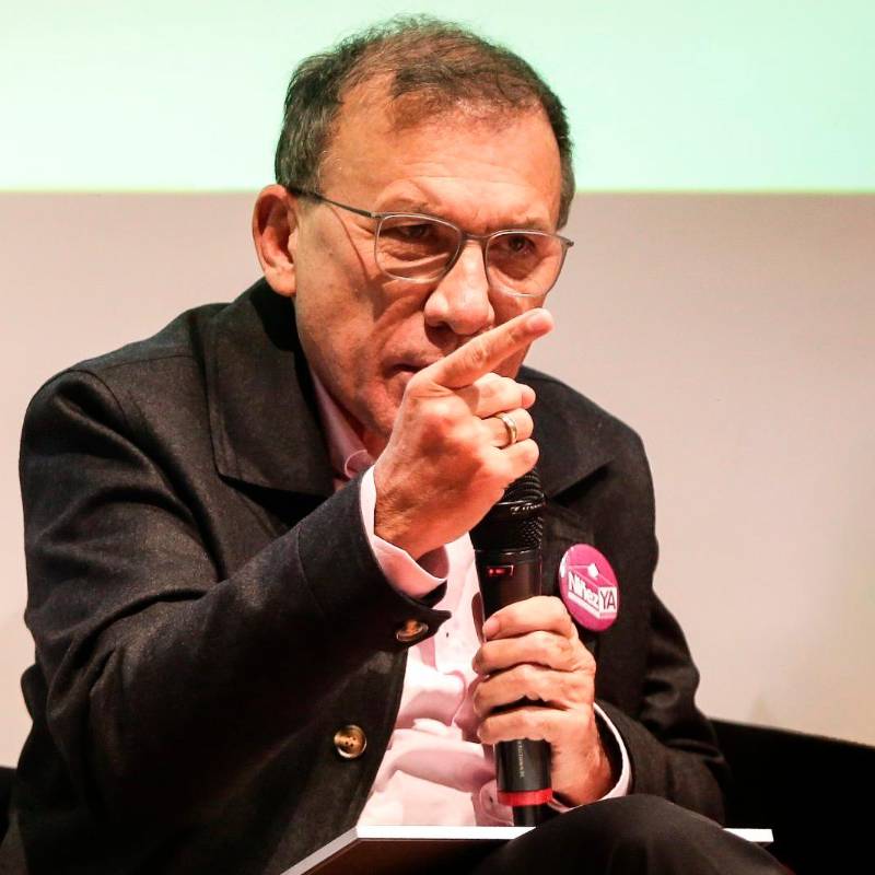 Roy Barreras ha publicado varios libros entre los que se destacan La hora de la autonomía, Ideario, Que la paz sea contigo, La fogata sin tiempo, El culo de Antanas y La paz: Dos versiones encontradas, Bailando con la muerte y Te llamaré Kennedy. Foto Colprensa.