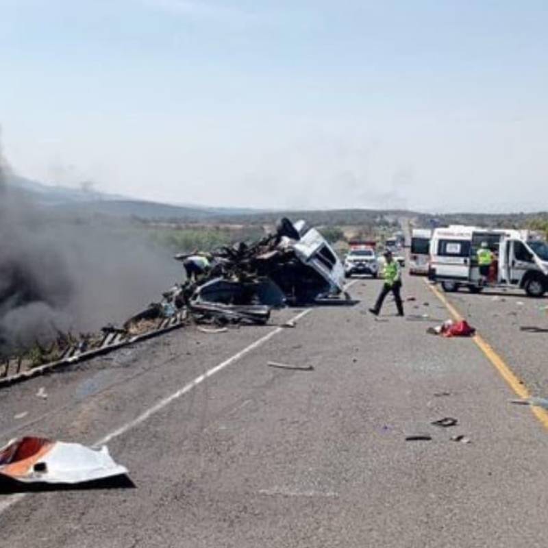 Grave accidente de tránsito se registró este 14 de mayo en una autopista de Puebla, México. FOTO: Tomada de redes sociales @MensajeroPuebla