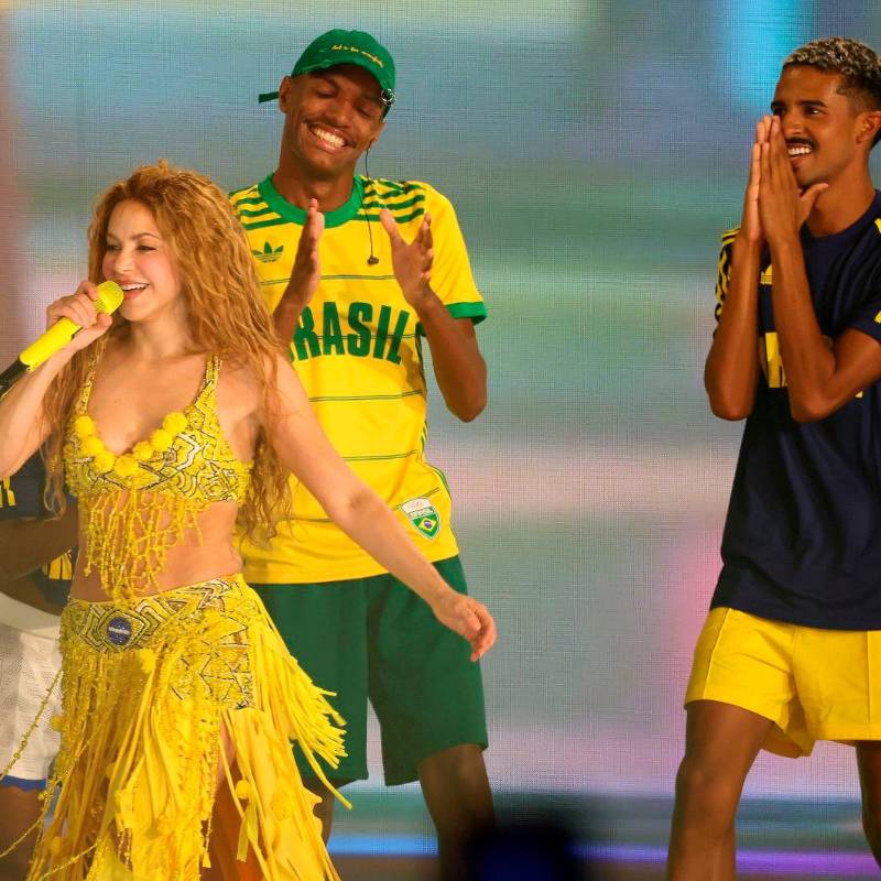 Shakira durante su presentación en el show que brindó en las playas de Copacabana en Río de Janeiro, el sábado anterior hasta la nadrugada del domingo. FOTO GETTY 
