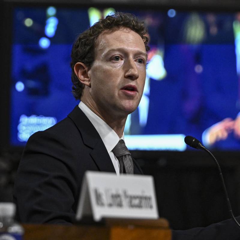 Mark Zuckerberg, director ejecutivo de Meta, afirmó que la compañía retrasó el lanzamiento de Muse, su agente de inteligencia artificial personal, varios meses para centrarse en seguridad y protección. FOTO Getty