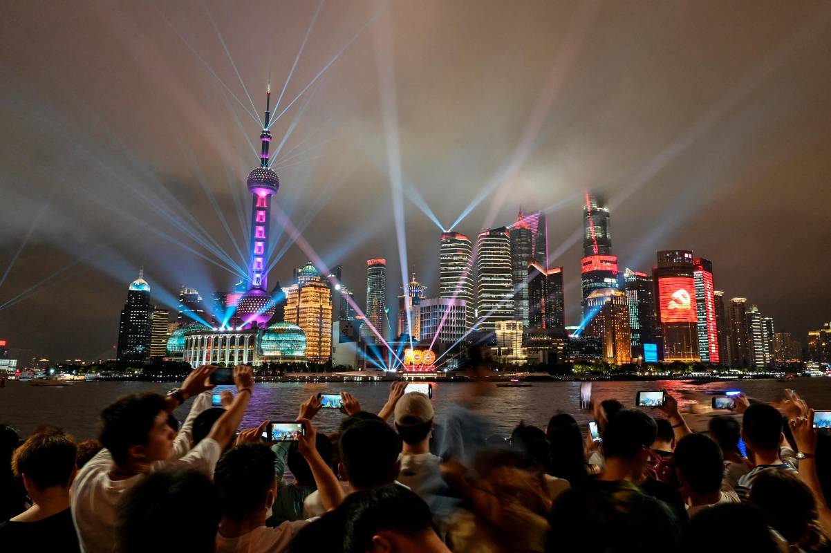 Con espectáculos pirotécnicos y desfiles militares en todo el país, China celebra los 100 años del el Partido Comunista. Foto EFE
