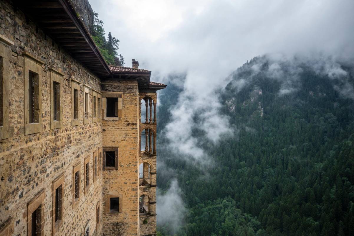 El Monasterio está ubicado frente al valle de Altindere, en el distrito de Macka de Trabzon Turquia. Foto: Getty