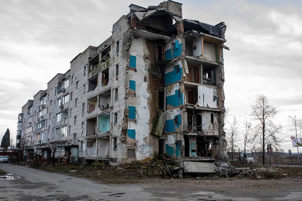Cientos de familias han perdido sus viviendas debido a los ataques con misiles o drones rusos sobre edificios en zonas residenciales. La devastación y el sufrimiento que esto ha causado son inimaginables. Foto: GETTY