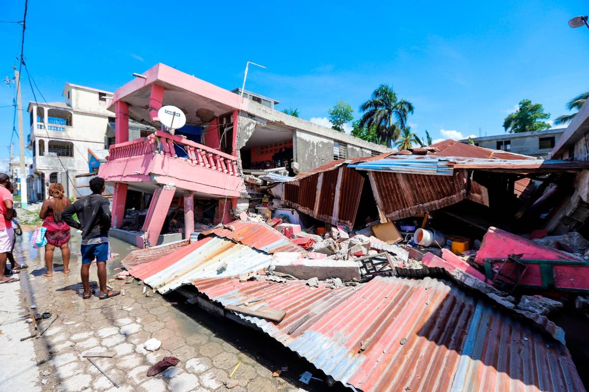 El terremoto de 7.2 en la escala de Richter ocurre pocos días antes del posible arribo de la tormenta tropical Grace por la isla. Foto: EFE.