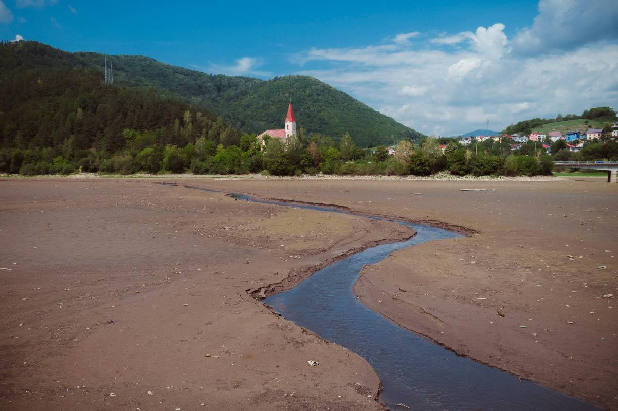El embalse de agua dulce de Ruzin en Eslovaquia está a punto de secarse debido a las sequías severas. Foto: Getty