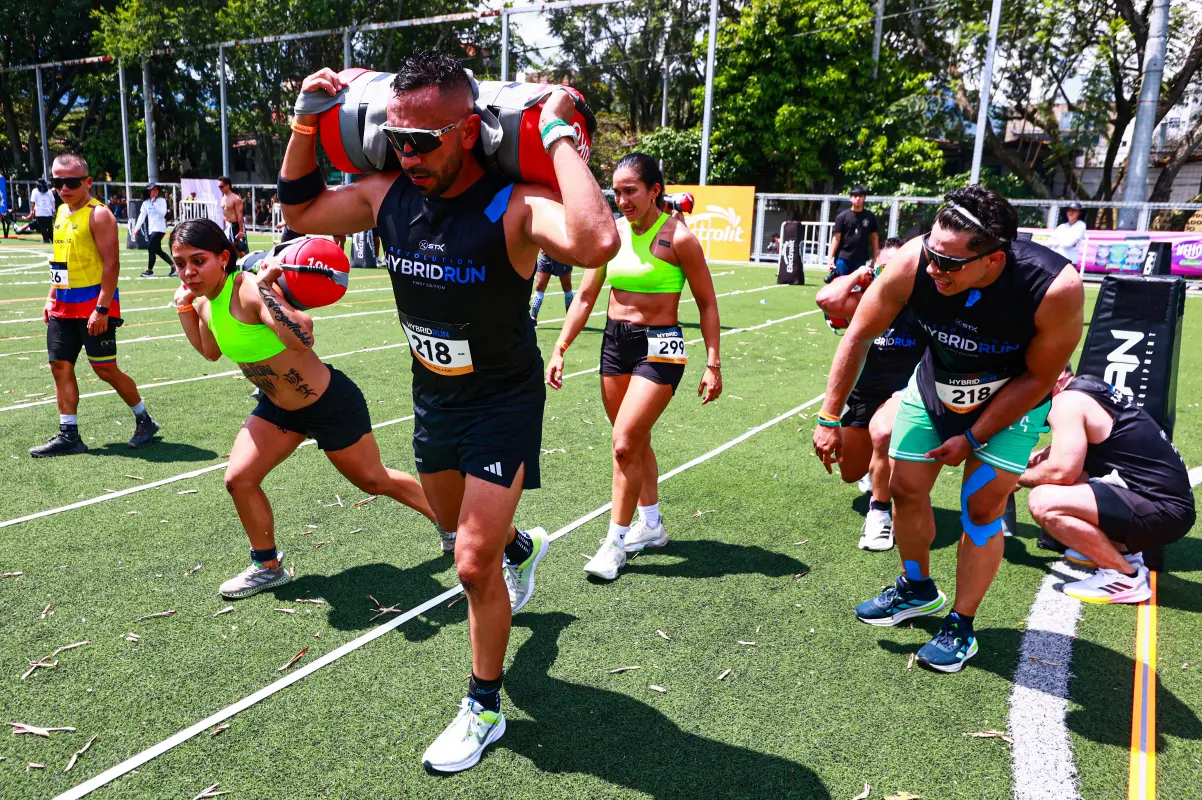La Unidad Deportiva de Belén se convirtió en un escenario de adrenalina pura y superación personal, donde cada participante luchó contra el reloj y contra su propia fatiga. Foto: Manuel Saldarriaga Quintero.