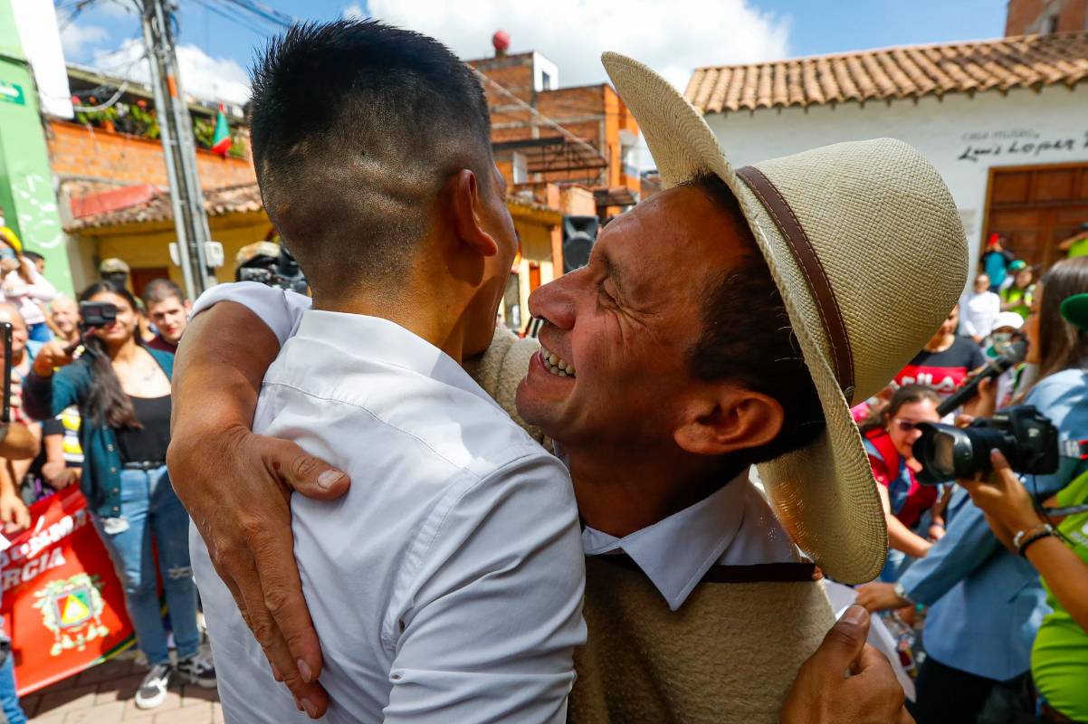 Nairo se entregó de lleno a la comunidad de este municipio. Foto: Manuel Saldarriaga Quintero.