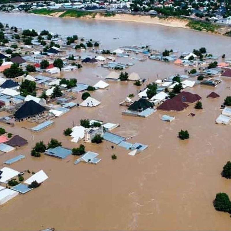 El drenaje inadecuado, la construcción de viviendas en vías fluviales y el vertido de desechos en desagües y canales de agua han empeorado el panorama en Nigeria. Foto: Redes sociales 