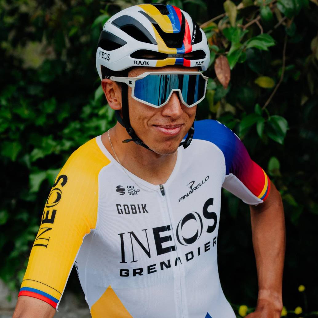 Egan, con la camisa de campeón nacional, inspirada en el recordado elenco Café de Colombia, evocará en el Giro a otras leyendas del pedalismo nacional. FOTO GETTY