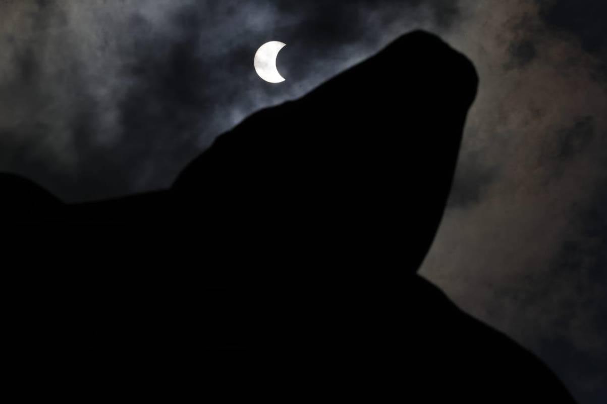 El eclipse parcial comenzó a las 11:48:16 horas con el sol a una altura de 77 grados sobre el horizonte. Foto: Jaime Pérez, El Colombiano