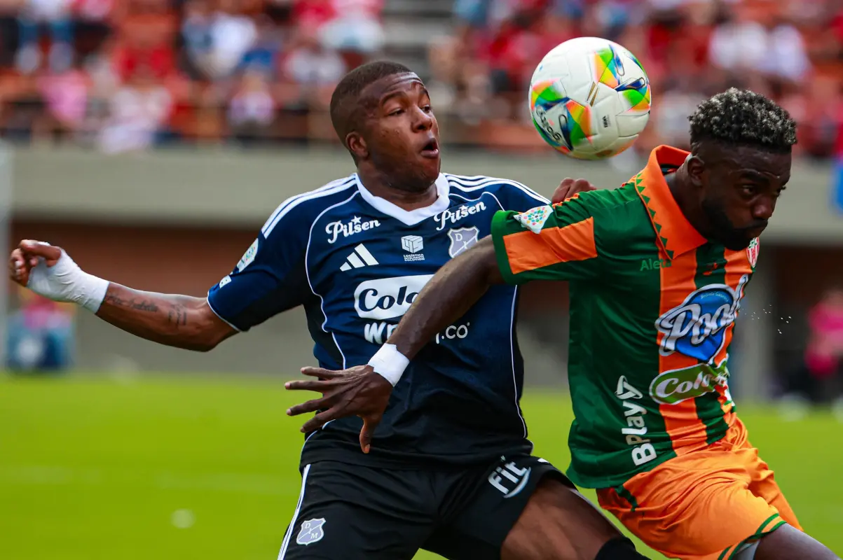 El Deportivo Independiente Medellín (DIM) dio un paso importante hacia la final de la Copa BetPlay al vencer por la mínima diferencia a Envigado F.C. en el Polideportivo Sur, en el partido de ida de la semifinal. Foto: Manuel Saldarriaga Quintero.