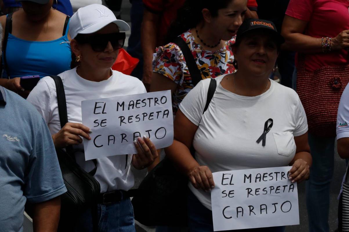 Los manifestantes reclamaron por el derecho a la vida de los maestros y la dignificación de su profesión. Foto: Jaime Pérez
