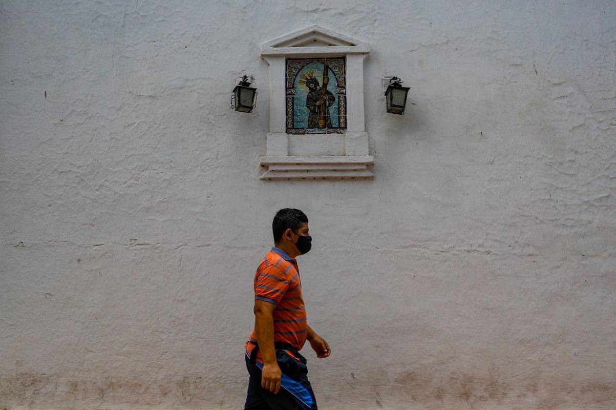 En los preparativos habrá también exposiciones itinerantes, al aire libre en la que se exhibirá pendones con la historia de los santos en la casa de la cultura . Foto: Manuel Saldarriaga Quintero.