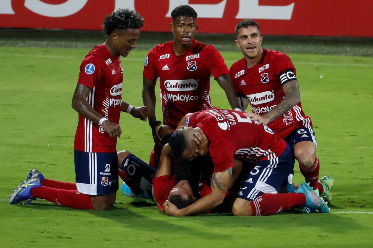 Felipe Pardo salió a los 35 lesionados y le dio paso a uno de los jugadores que pide la afición, Bryan Castrillón. Foto: Manuel Saldarriaga Quintero.
