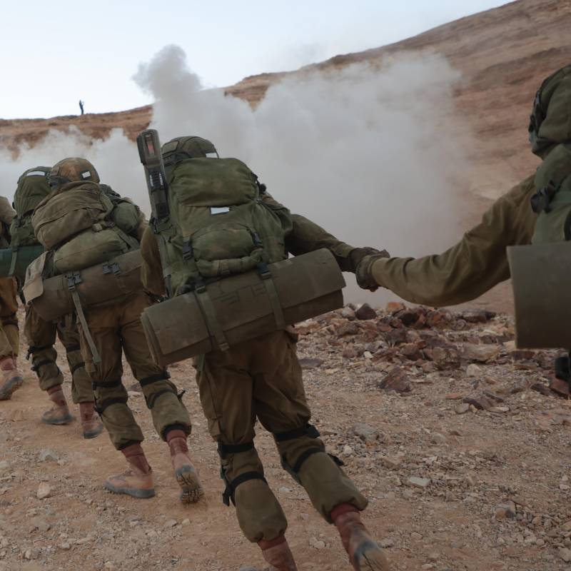 Irán prometió que su país respondería con contundencia a los ataques israelíes en su territorio. En la imagen: soldados de las Fuerzas de Defensa de Israel marchando en Masada, cerca del Mar Muerto, Israel. FOTO: Xinhua