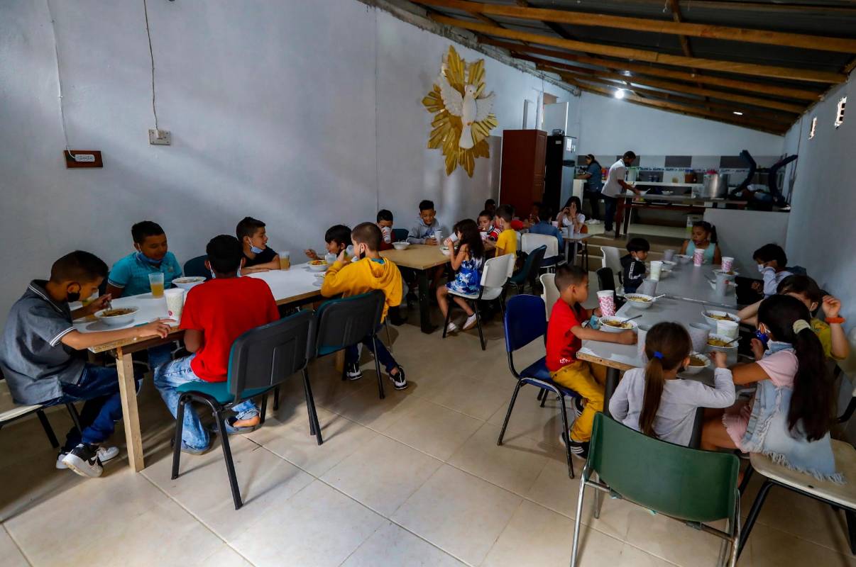 30 niños son los beneficiados por el momento gracias ala labor pastoral y la misma comunidad que hacen sus aportes para poder sostener esta obra comunitaria.